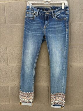 Embroidered Cuff Cropped Jeans — Blue